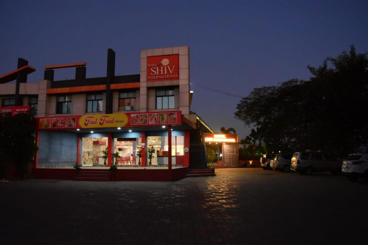 Hotel Shiv International Bhachau Exterior photo
