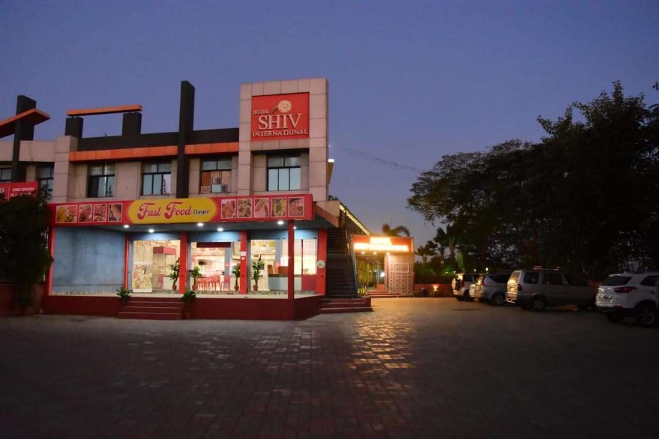 Hotel Shiv International Bhachau Exterior photo